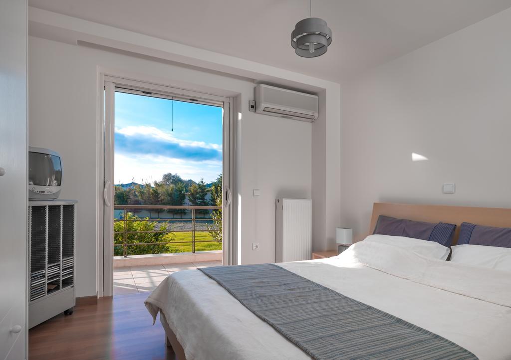 Legrena Beach Villa Szúnio Kültér fotó