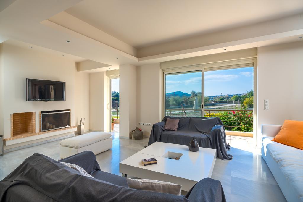 Legrena Beach Villa Szúnio Kültér fotó
