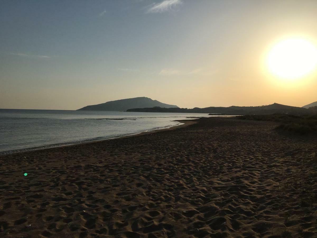 Legrena Beach Villa Szúnio Kültér fotó